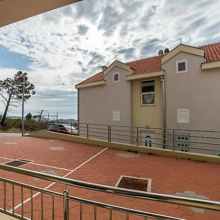 Kike Apartment *
